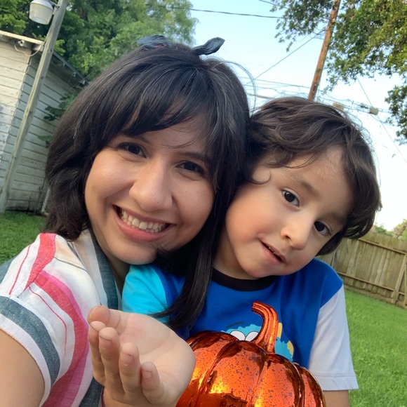 Meet your Posher, Ashley - Picture 2 of 2